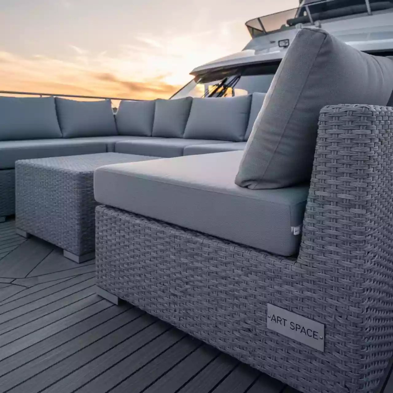 Аренда Мебельная группа Royal Family July XXL светло серый на теплоходе «Дагомыс» — ART SPACE