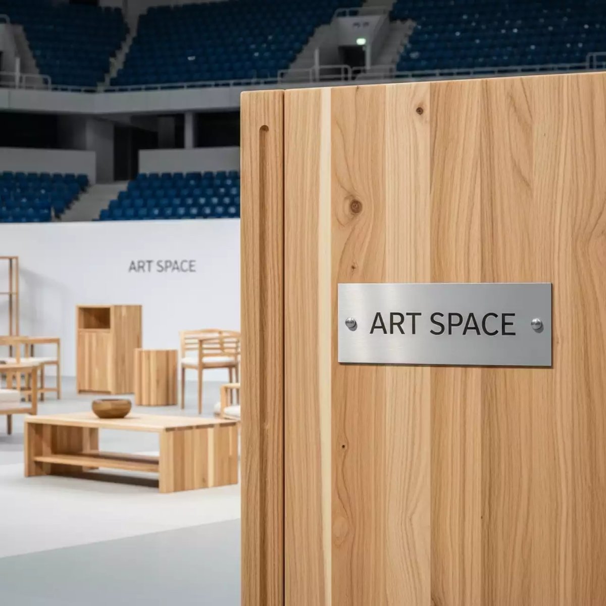 Аренда Мебельная группа Royal Family Michelle из акации бежевый в ледовом дворце «Большой» — ART SPACE