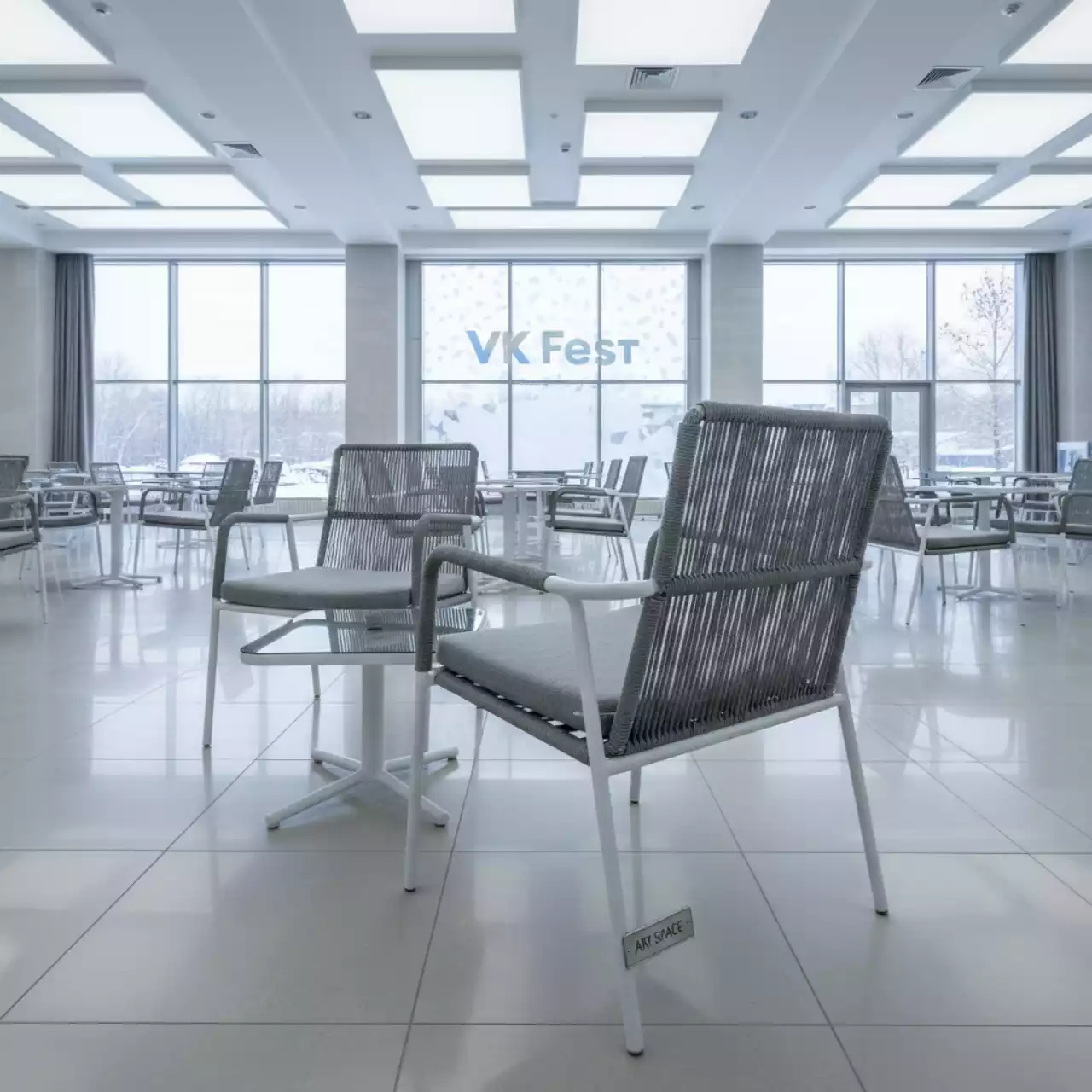 Аренда Мебельная группа стулья Марокко белый каркас серый роуп Венето в конгресс-холле отеля Жемчужина — ART SPACE
