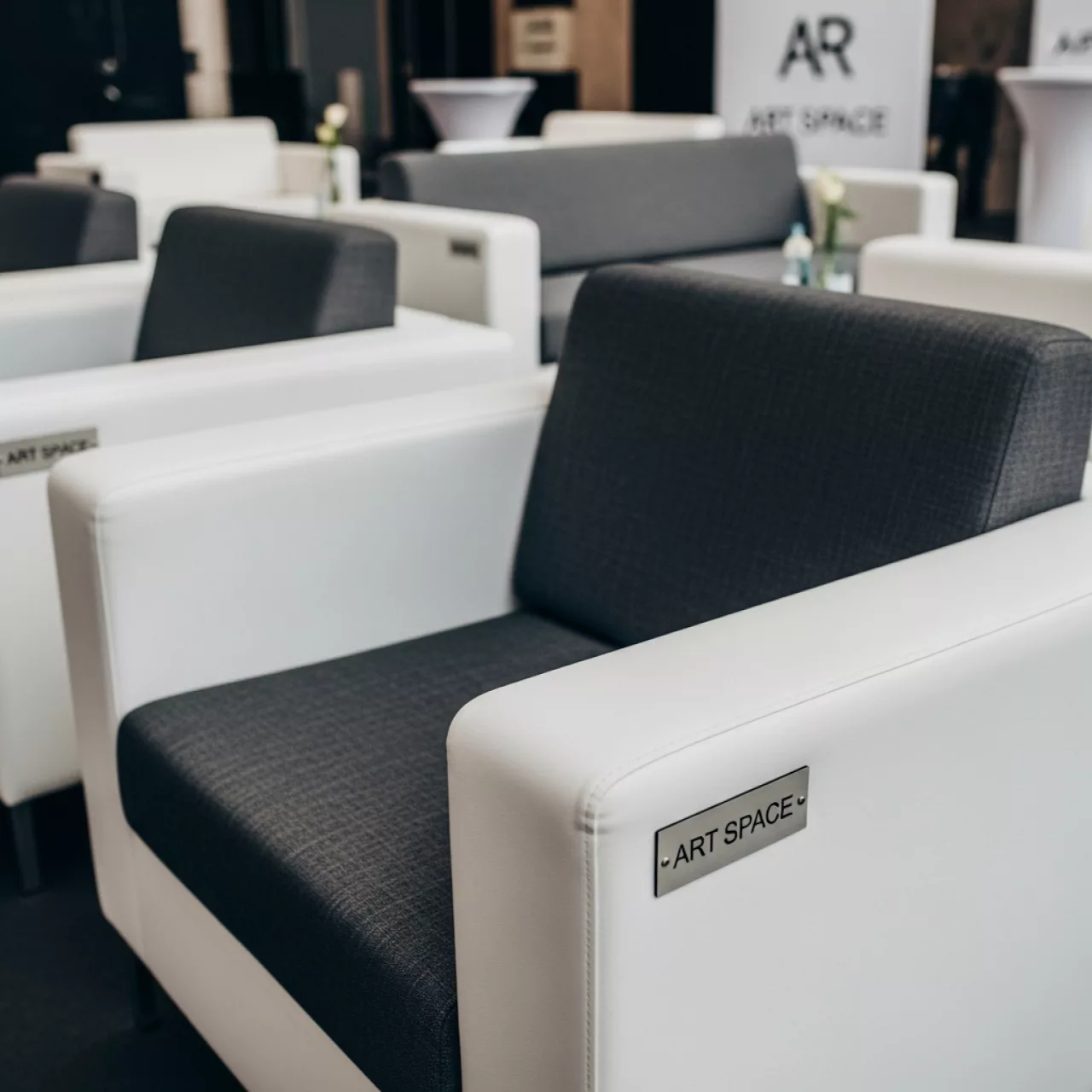 Аренда Мебельной группы PRIMAVERA белый антрацит с подлокотниками в Imeretinskiy Hotel — ART SPACE