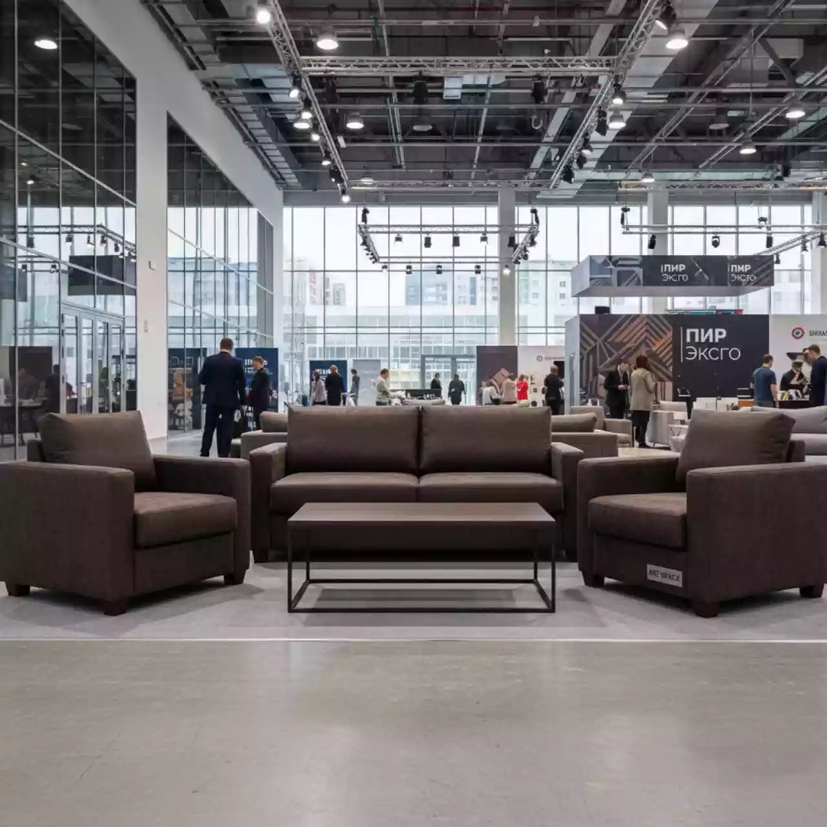 Аренда Мебельный комплект ВЕНЕЦИЯ 2 местный диван 2 кресла кофейный столик коричневый в Университете «Сириус» — ART SPACE