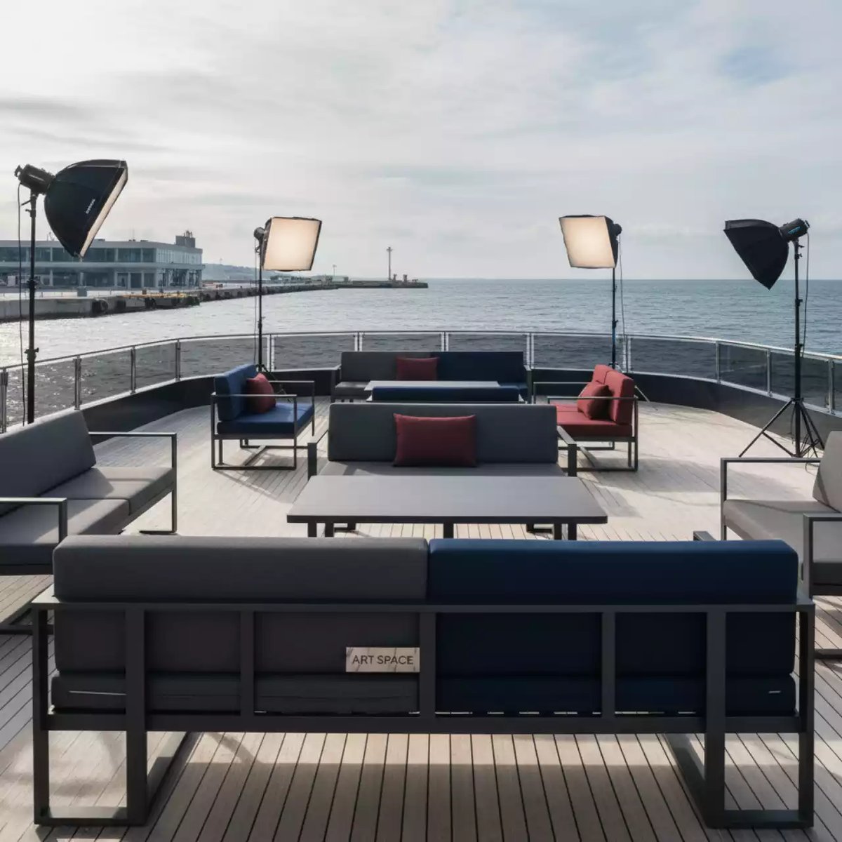 Аренда Мебель садовая на VIP теплоходе (Морпорт Сочи) — ART SPACE