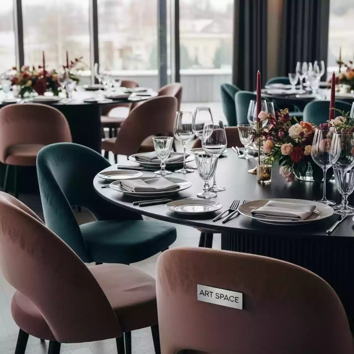 Аренда Мебель столы посуда для свадьбы в ресторане «D.O.M» — ART SPACE