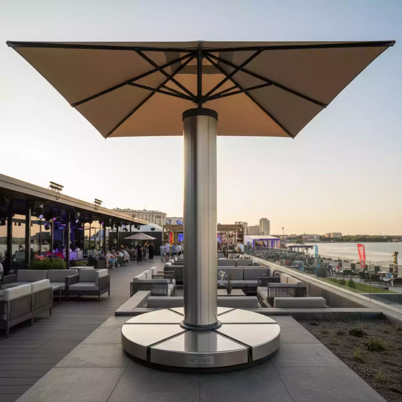 Аренда Механизм поворота зонта Banana Plus 4х4 м в ресторане «Voda» — ART SPACE