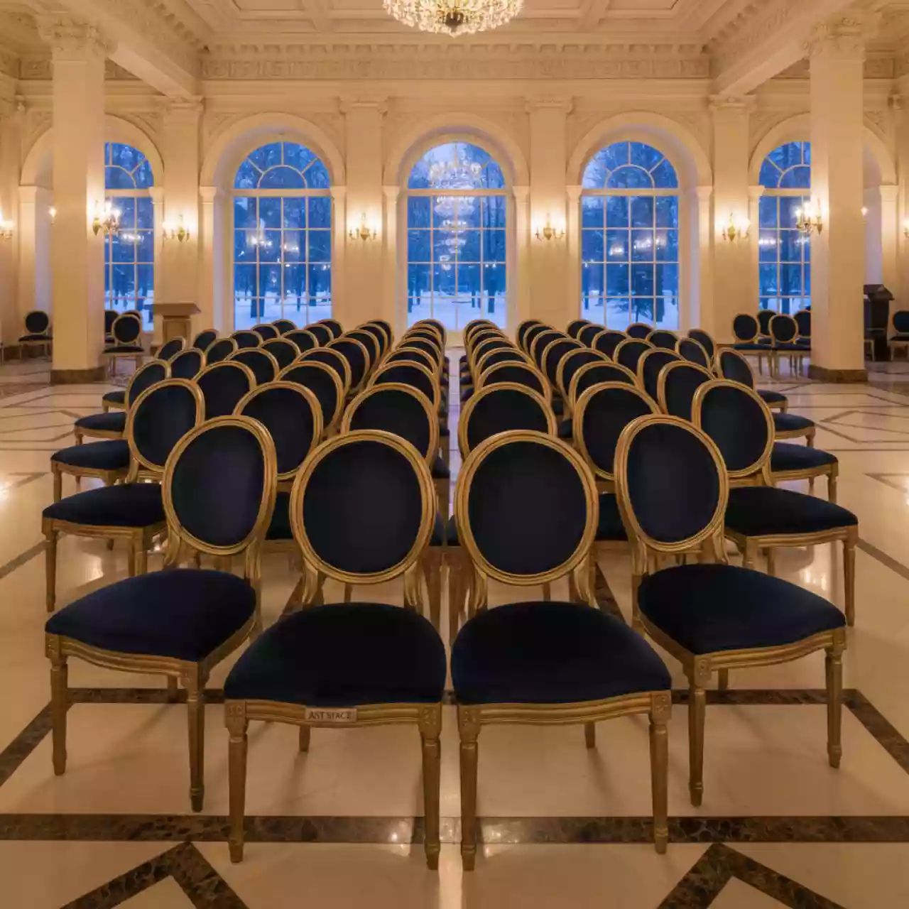 Аренда Места посадочные в Маринс Парк Отеле — ART SPACE