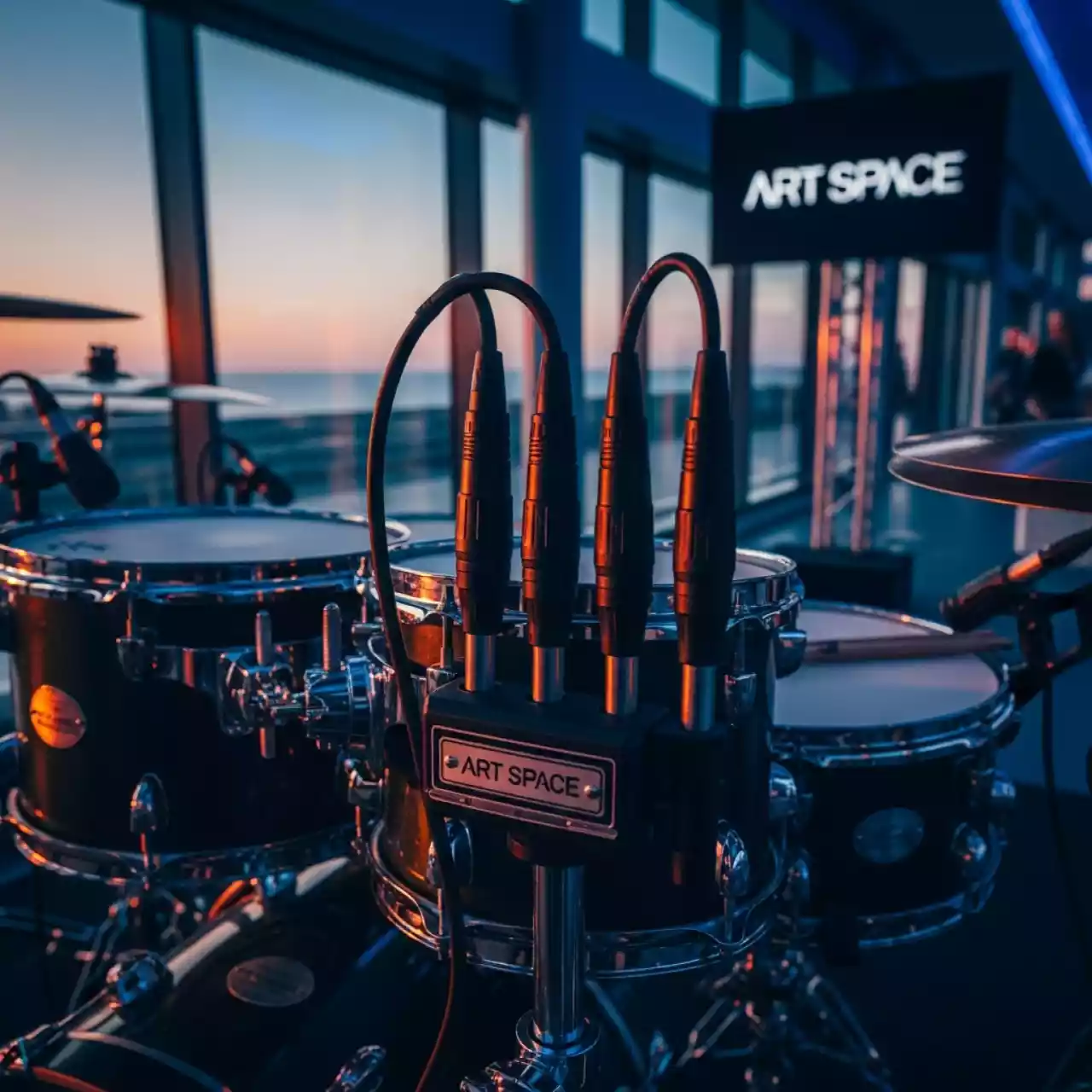 Аренда Микрофон XLR для подзвучки ударных Shure PGD MK 6 в зале «Чайка» (Морпорт) — ART SPACE