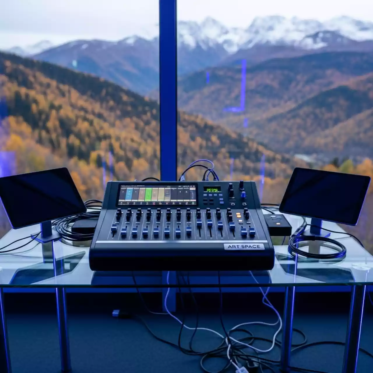Аренда Микшер цифровой Mackie DL 1608 на курорте «Газпром» (Альпика) — ART SPACE