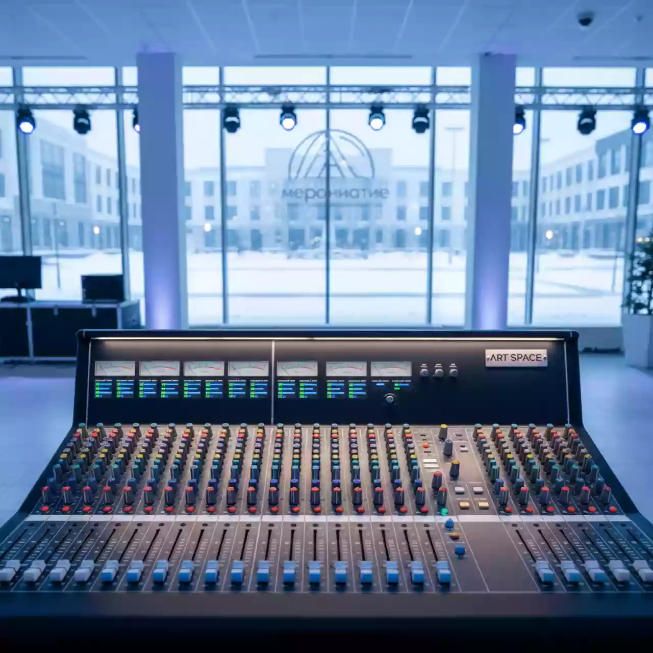 Аренда Микшерный пульт аналоговый Soundcraft Spirit LX 7II 32 на Медальной площади — ART SPACE
