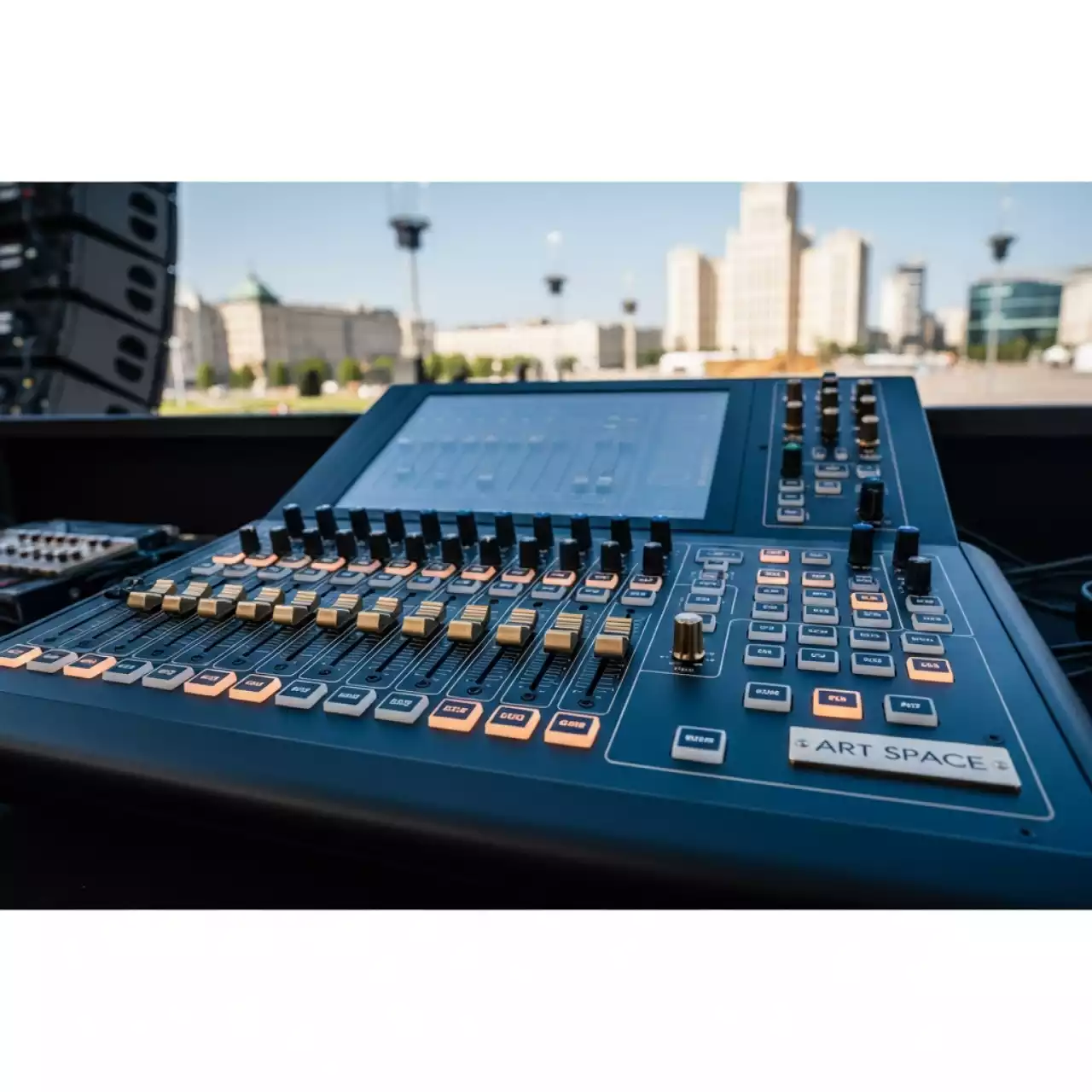 Аренда Микшерный пульт iLive T112 на Медальной площади — ART SPACE