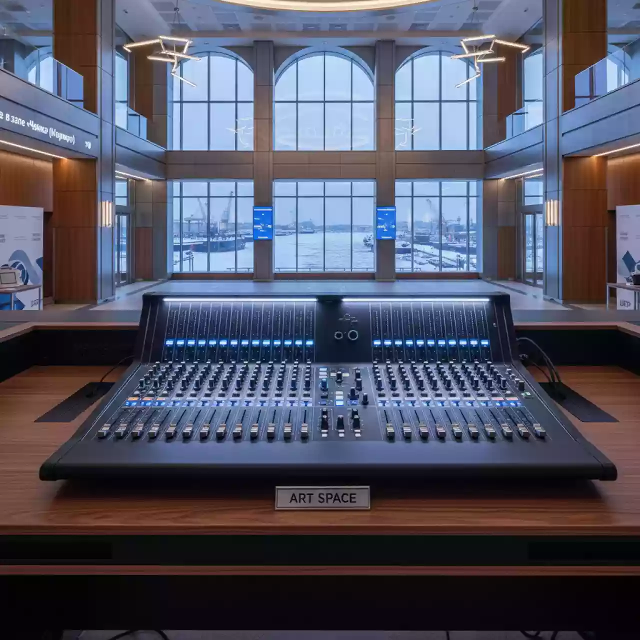 Аренда Микшерный пульт Soundcraft EFX в зале «Чайка» (Морпорт) — ART SPACE