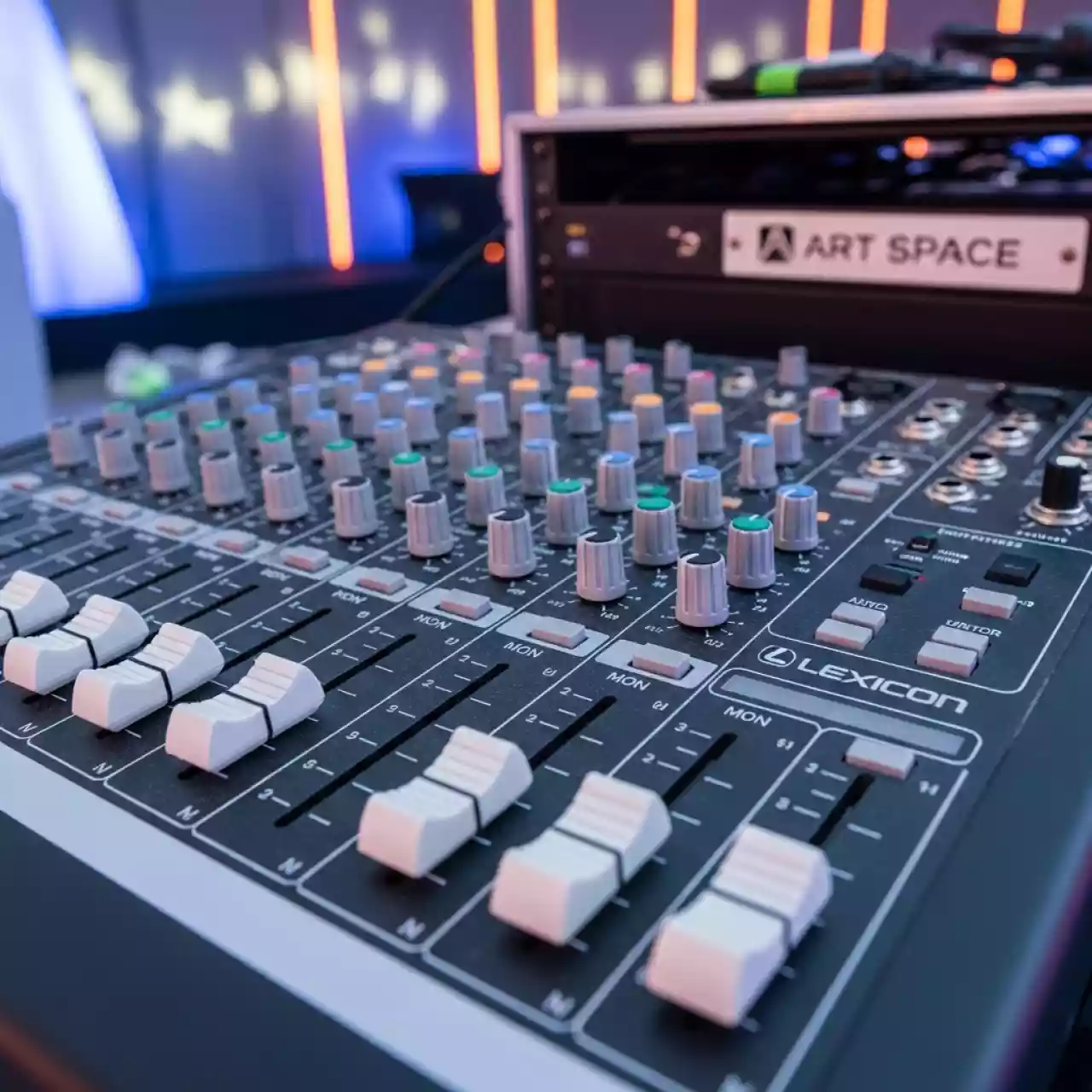 Аренда Микшерный пульт Soundcraft MFXi 8 в комплексе «Дагомыс» — ART SPACE