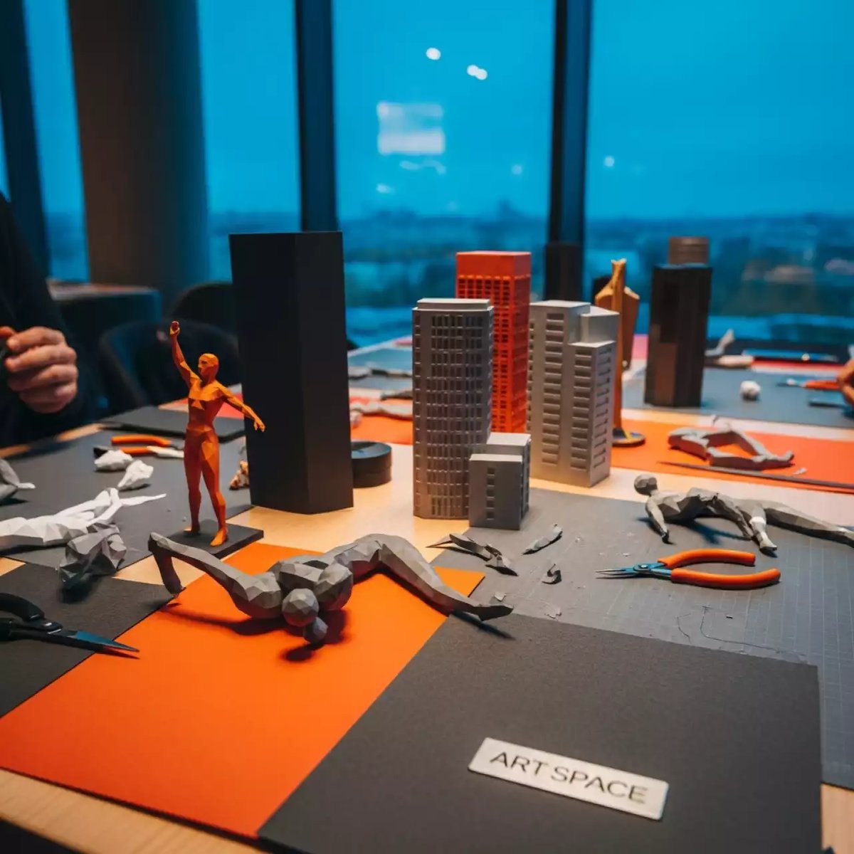 Аренда Моделирование из бумаги мастер класс в ресторане «Высота 5642» — ART SPACE