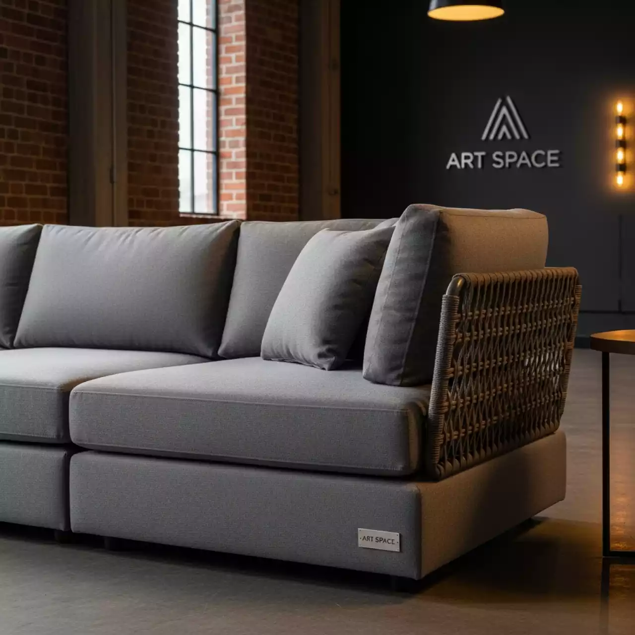 Аренда Модуль дивана угловой Уилтшир WILTSHRE плетеное кресло подушка 8 см greige на теплоходе «Дагомыс» — ART SPACE