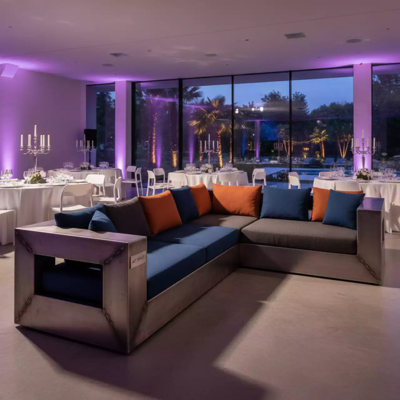 Аренда Модуль угловой металлический Gerald с подушками в Сочи Парк Отеле — ART SPACE