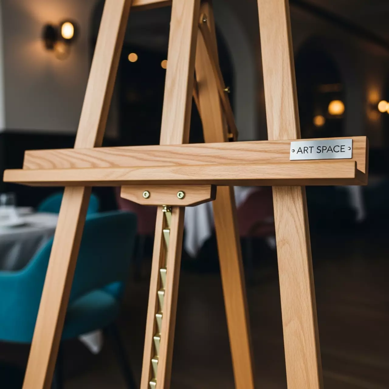 Аренда Мольберт Wood в ресторане «Sanremo» — ART SPACE