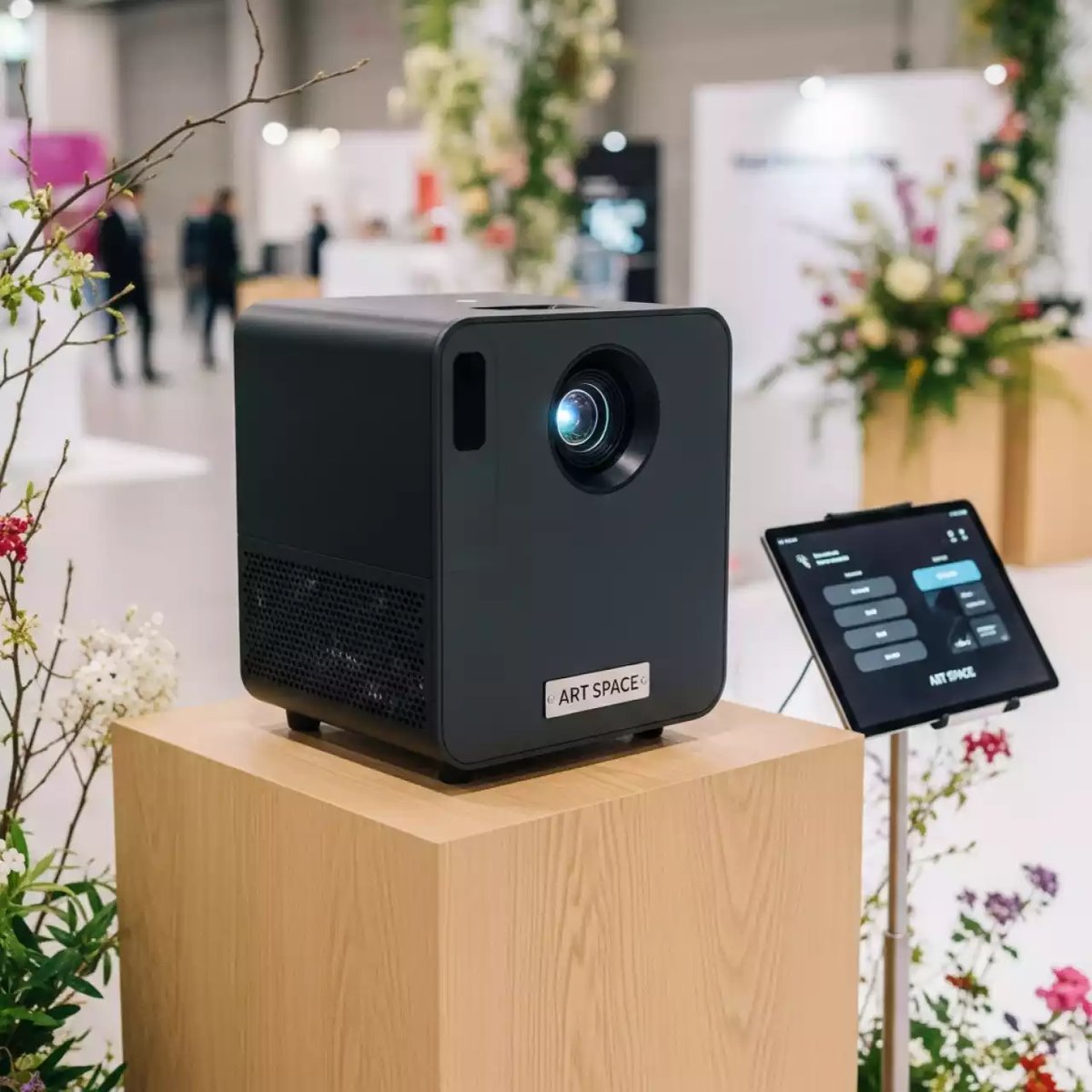 Аренда Мультимедийный проектор Christie DWU599 GS в Alpha Sirius — ART SPACE