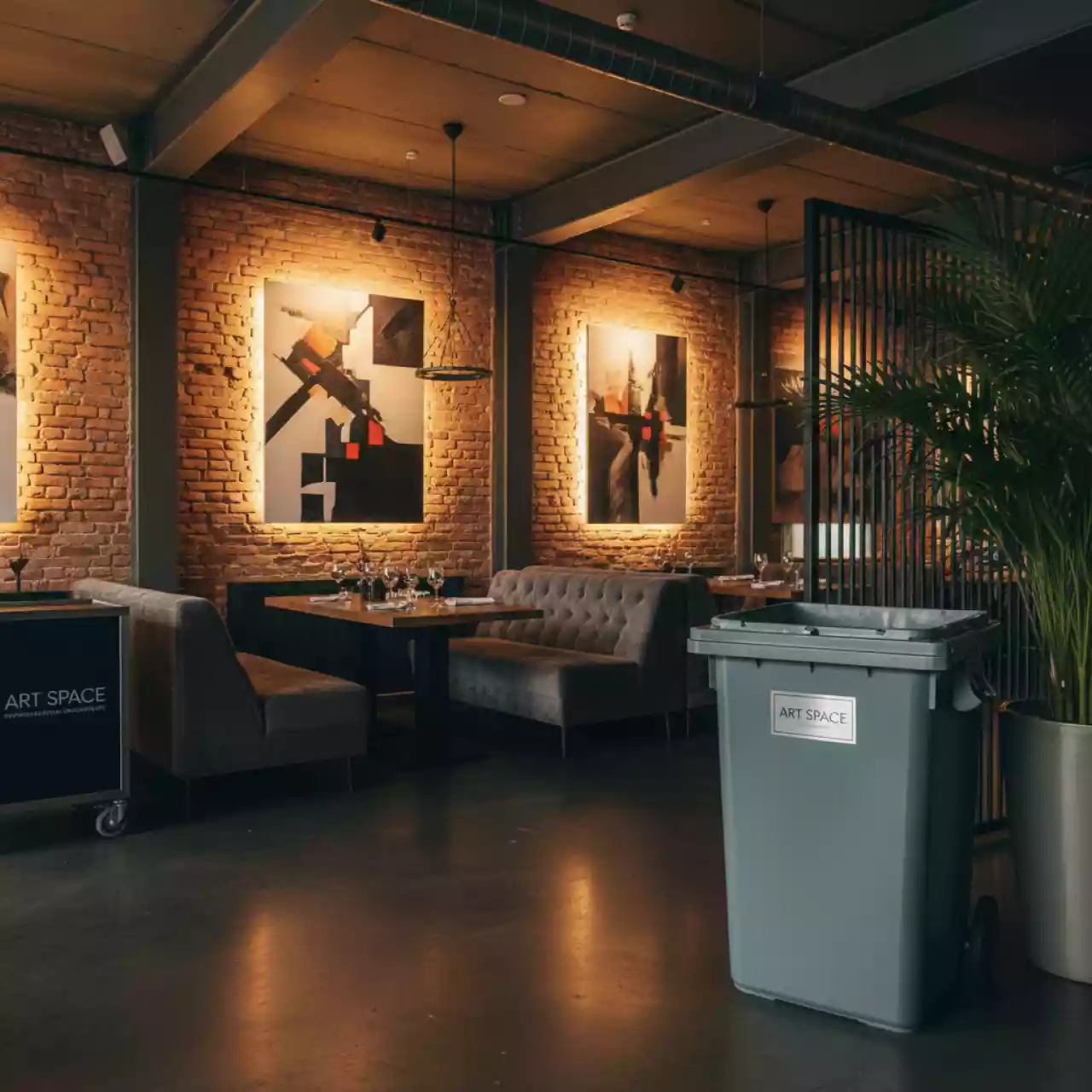 Аренда Мусорный бак серый 1200 л в ресторане «Sanremo» — ART SPACE