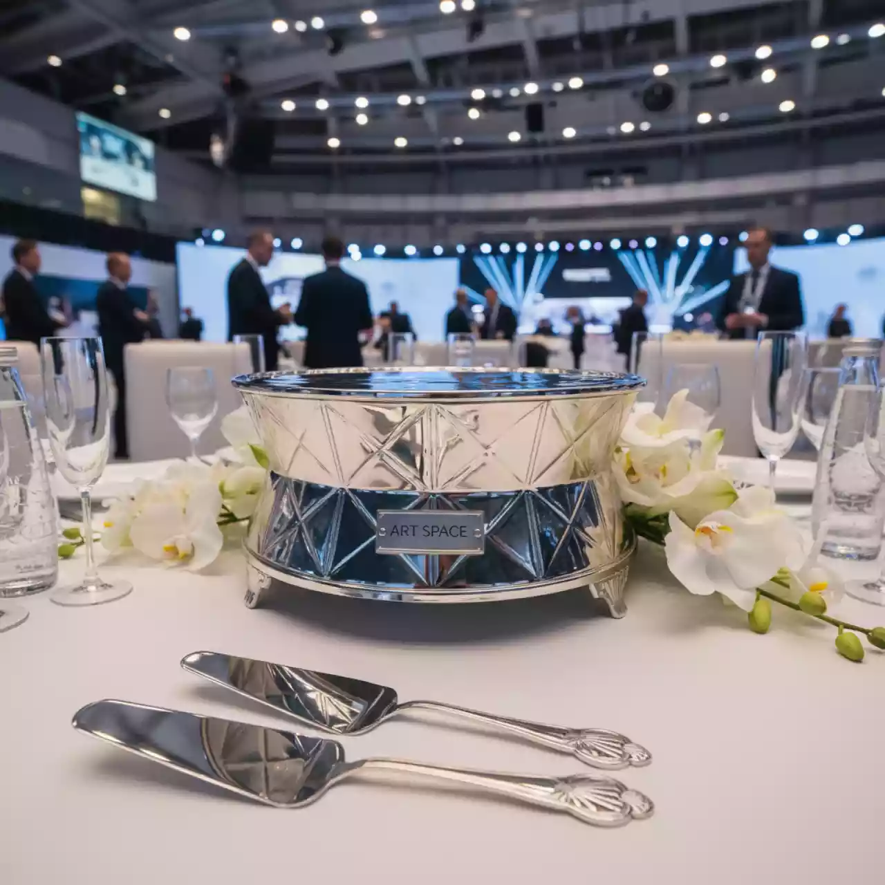 Аренда Набор для торта Бриллиант серебро в ледовом дворце «Большой» — ART SPACE