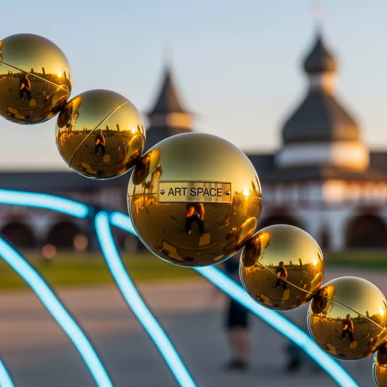 Аренда Набор ёлочных шаров пластик 8 см золотой в этно-парке «Моя Россия» — ART SPACE