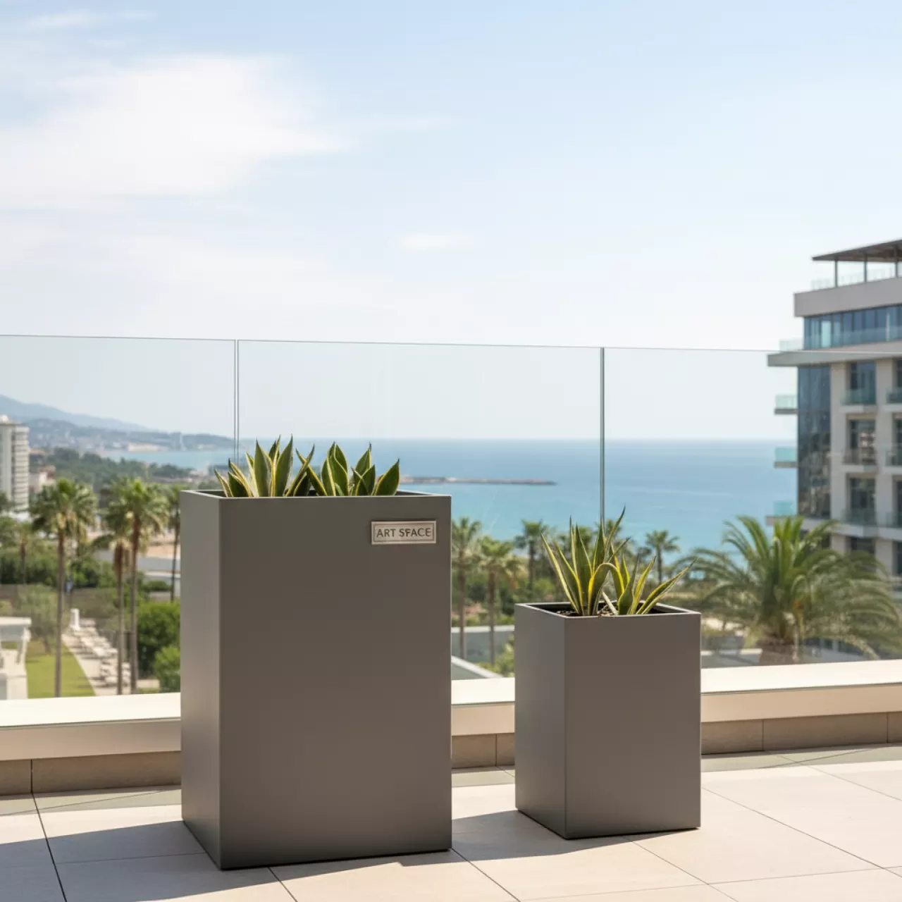 Аренда Набор кашпо фибергласс серый 60х60 см и 50х50 см в City Park Hotel Sochi — ART SPACE