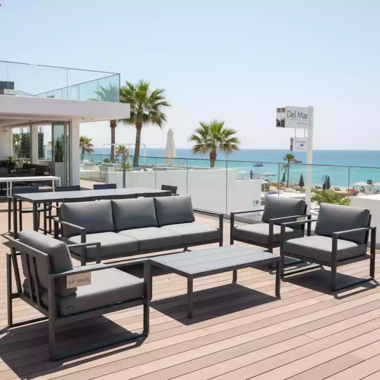 Аренда Набор лаунж Венеция стол 180 2 и 3 местный диван 2 кресла кофейный столик серый в пляжном клубе Del Mar — ART SPACE