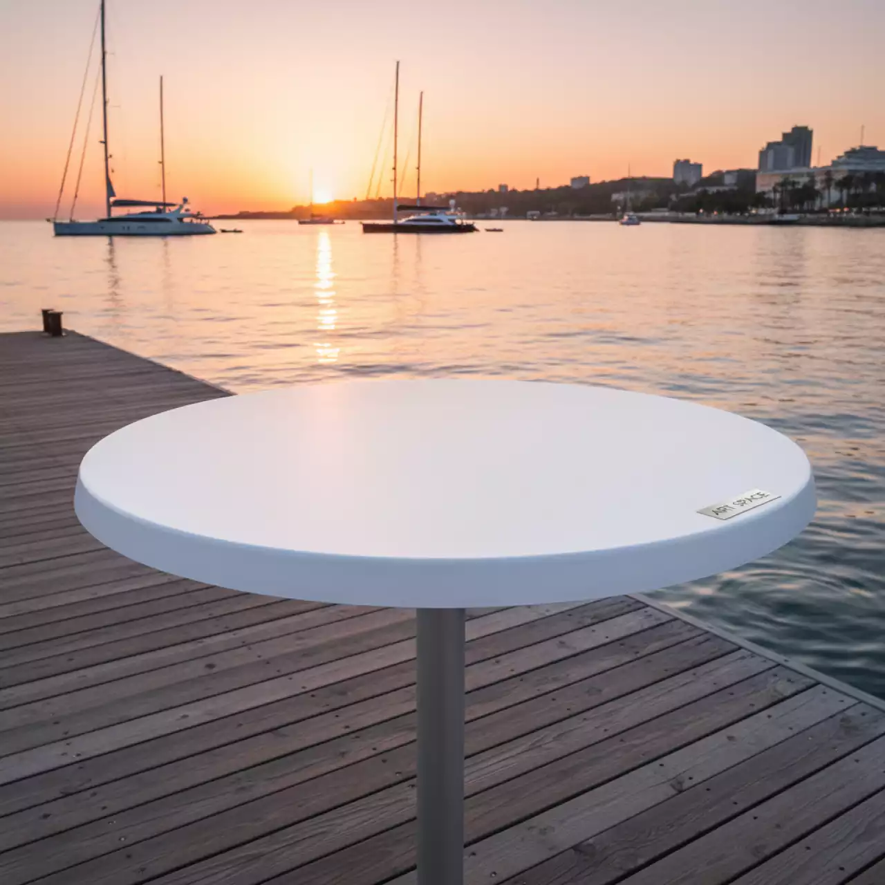 Аренда Накладка на коктейльный стол белая пластик D 80 см на парусной регате (Сочи) — ART SPACE