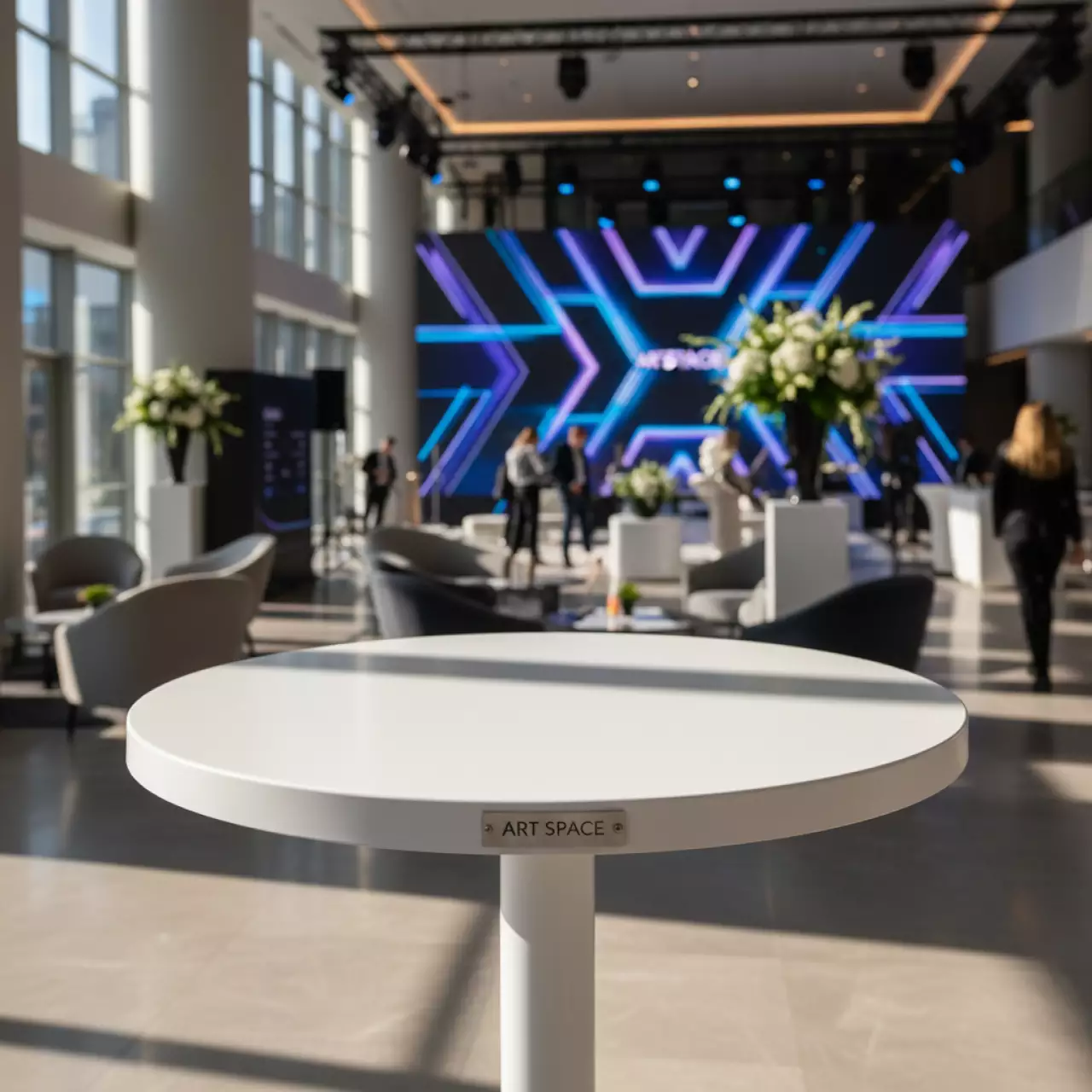 Аренда Накладка пластиковая на коктейльный стол белая D 70 см в Radisson Collection Paradise — ART SPACE