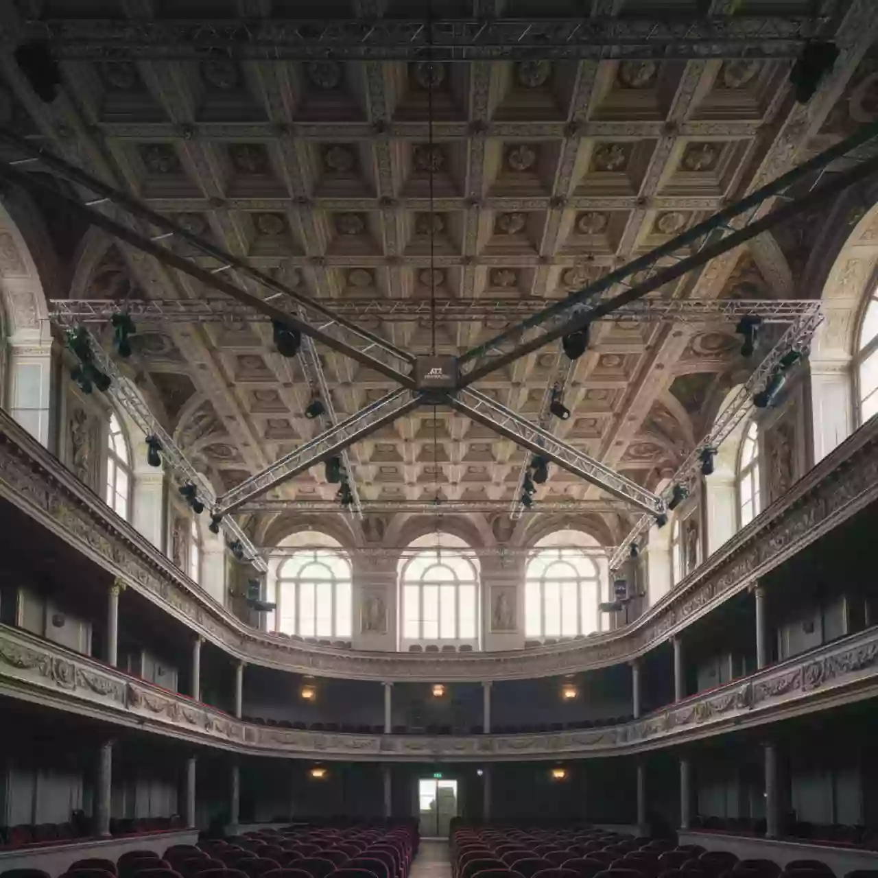 Аренда Направляющие профили потолочные в Зимнем театре — ART SPACE