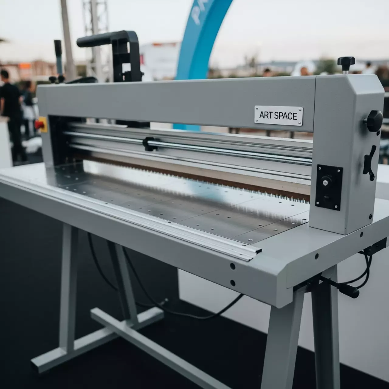 Аренда Нарезчик визиток Sunfung SF A3 в пляжном клубе Del Mar — ART SPACE