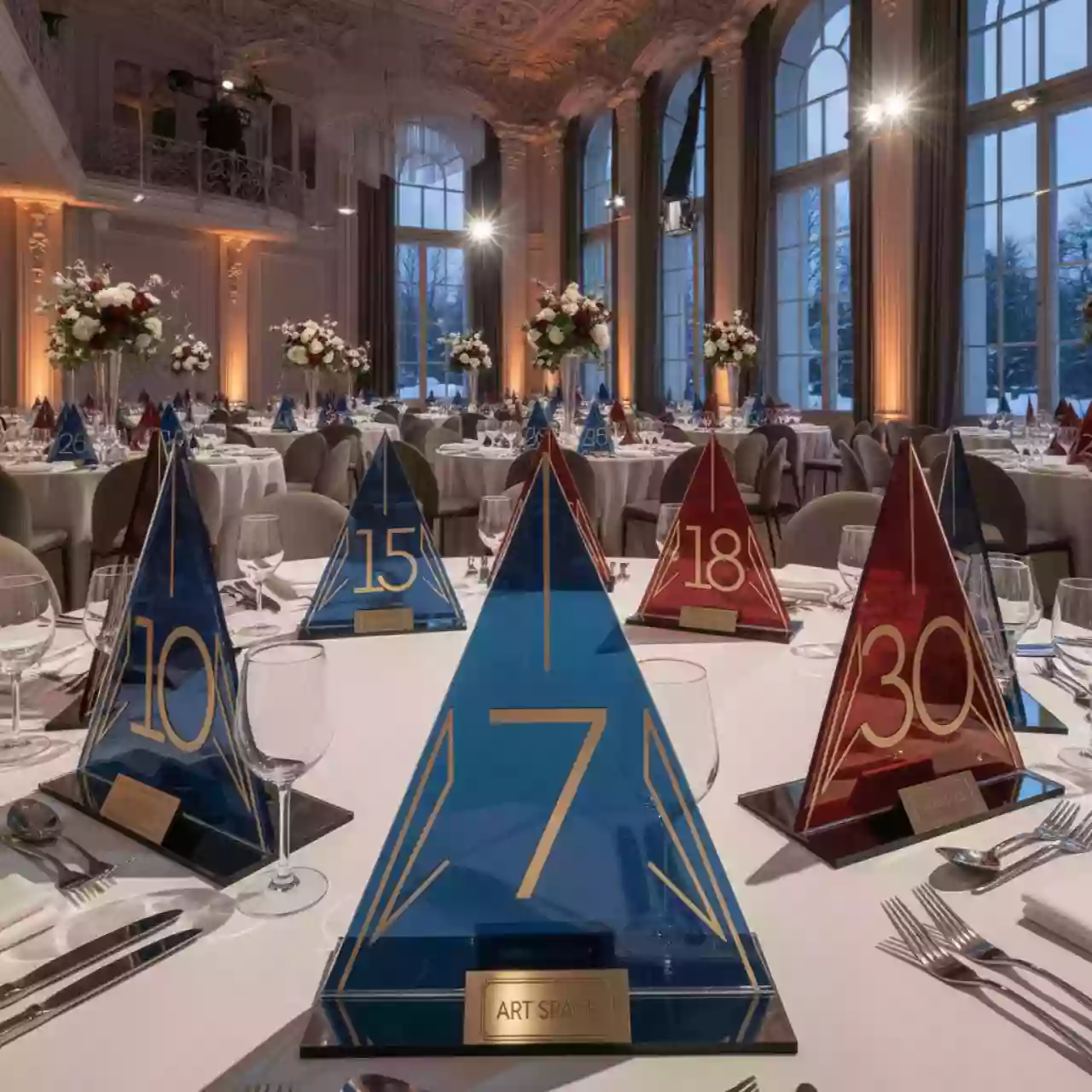 Аренда Номера столов треугольные в усадьбе Голицына — ART SPACE