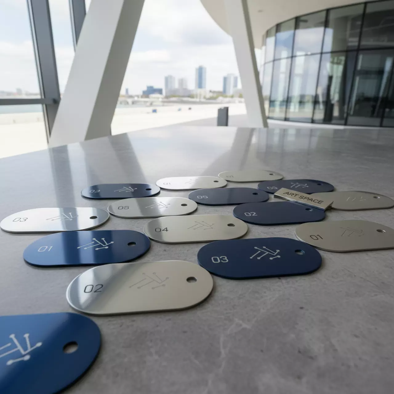 Аренда Номерки гардеробные овальные на Имеретинской набережной — ART SPACE