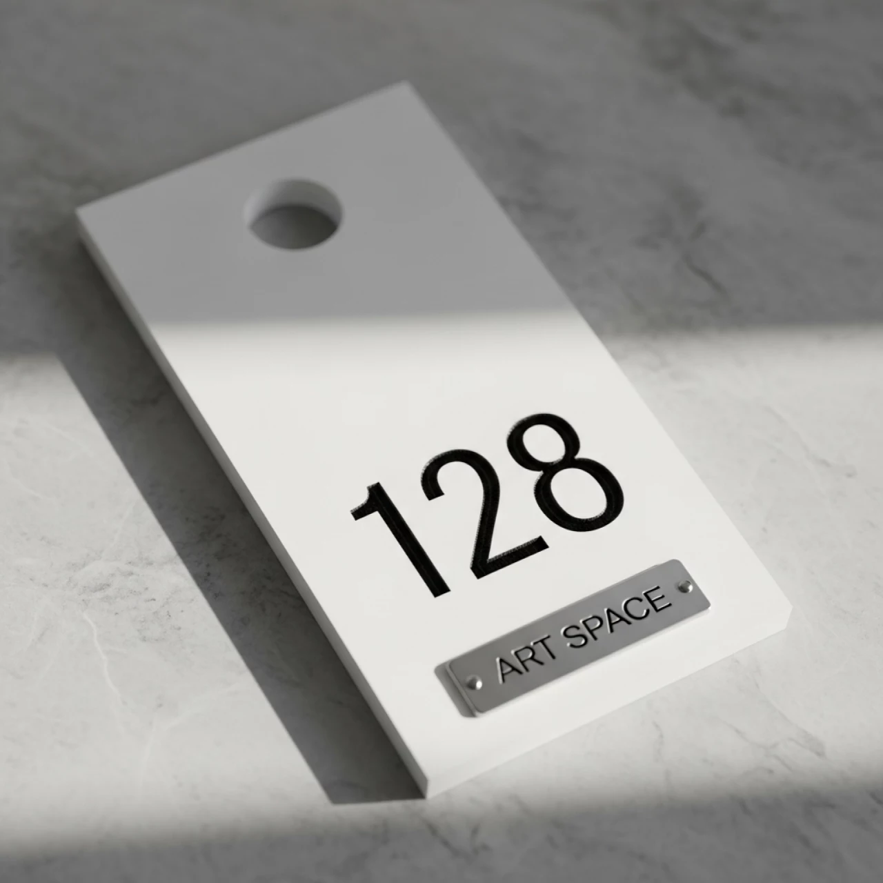 Аренда Номерок для гардероба белый в Mercure Сочи Центр — ART SPACE