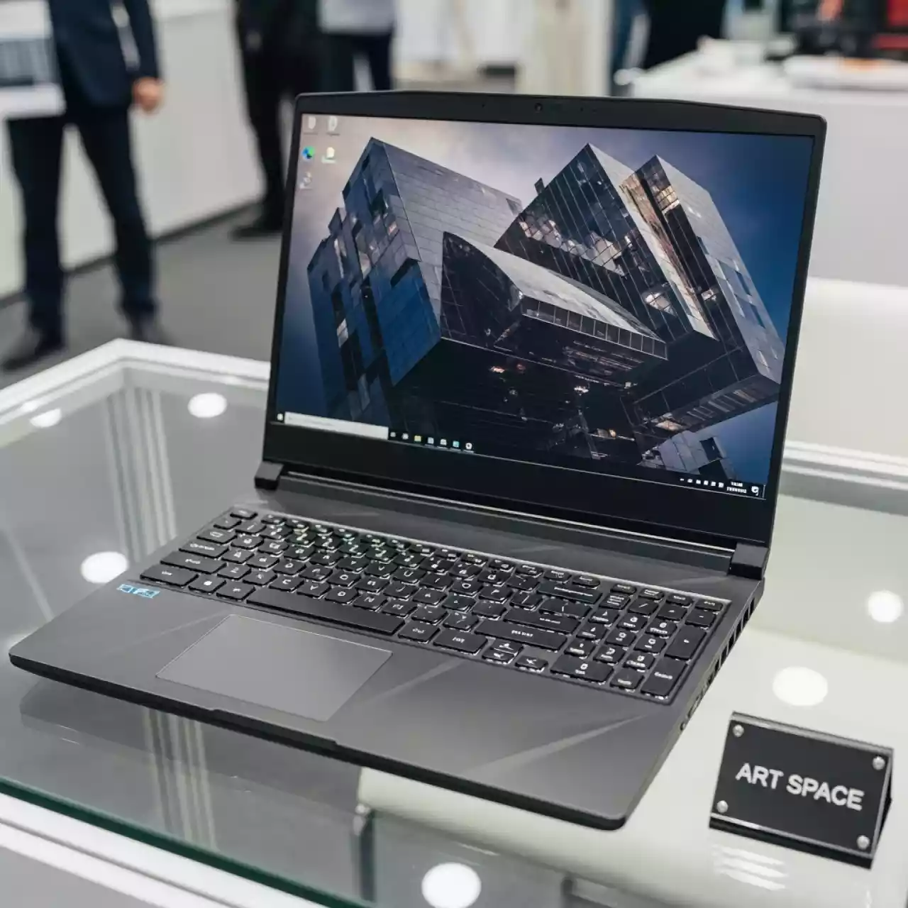 Аренда Ноутбук игровой MSI 3 в гранд-отеле «Жемчужина» — ART SPACE