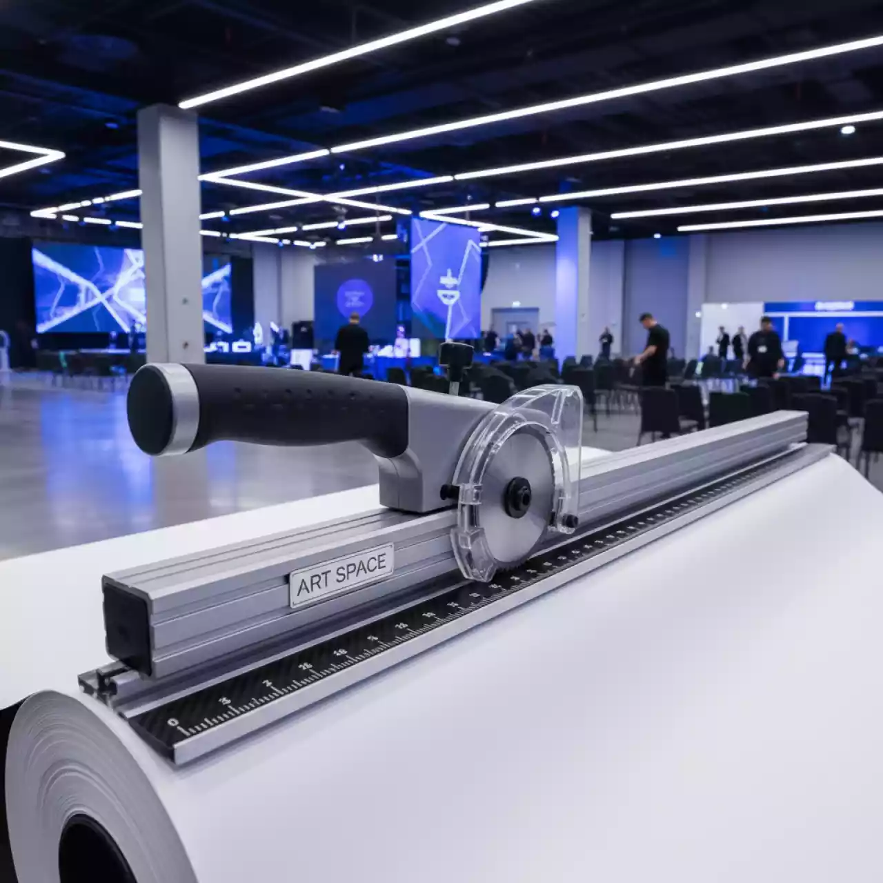 Аренда Нож для отрезания пленки на валу в Radisson Blu Resort & Congress Centre — ART SPACE