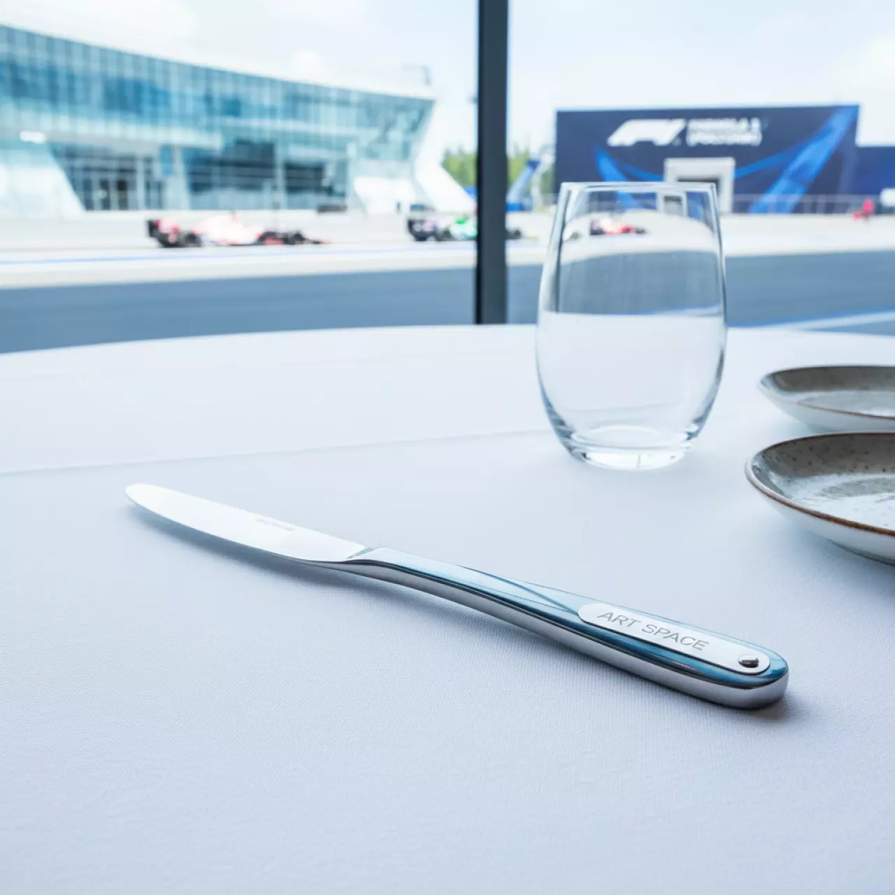 Аренда Нож закусочный Аляска 203 мм в ледовом дворце «Роза Хутор» — ART SPACE