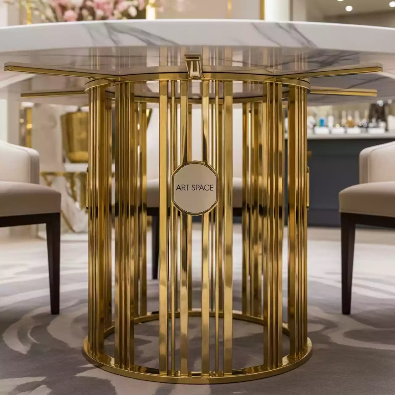 Аренда Обеденный стол Parrot белая керамика золото в Маринс Парк Отеле — ART SPACE