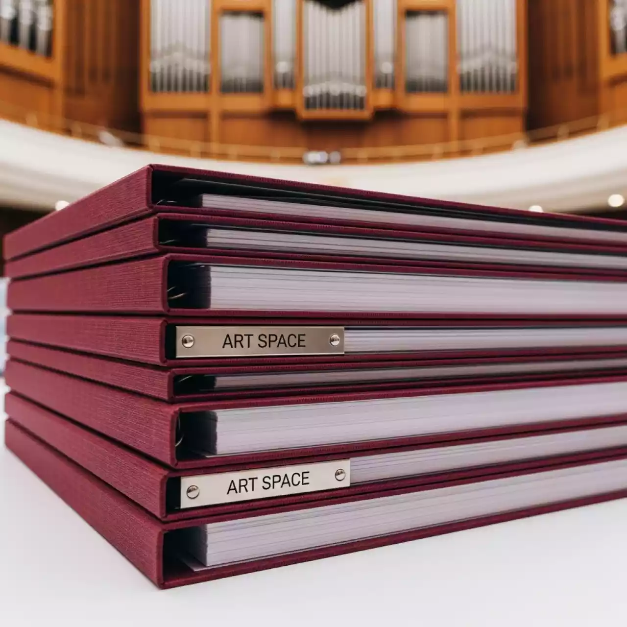 Аренда Обложек мягких Metalbind C BIND A4 O Softclear 13 мм текстура лен бордовые в Зале органной и камерной музыки — ART SPACE