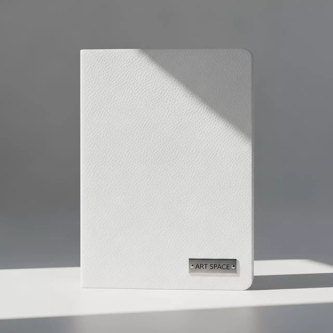 Аренда Обложка картонная для переплета кожа A4 белая в Alpha Sirius — ART SPACE