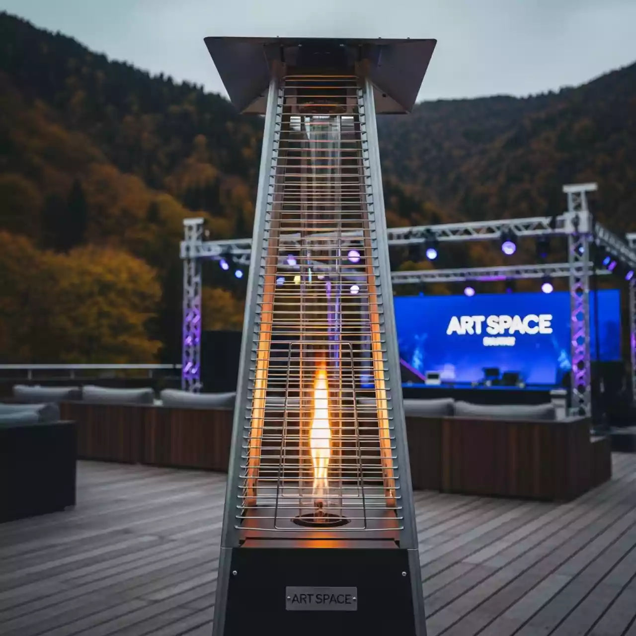 Аренда Обогреватель газовый уличный NeoClima 09HW B в Green Flow Hotel — ART SPACE