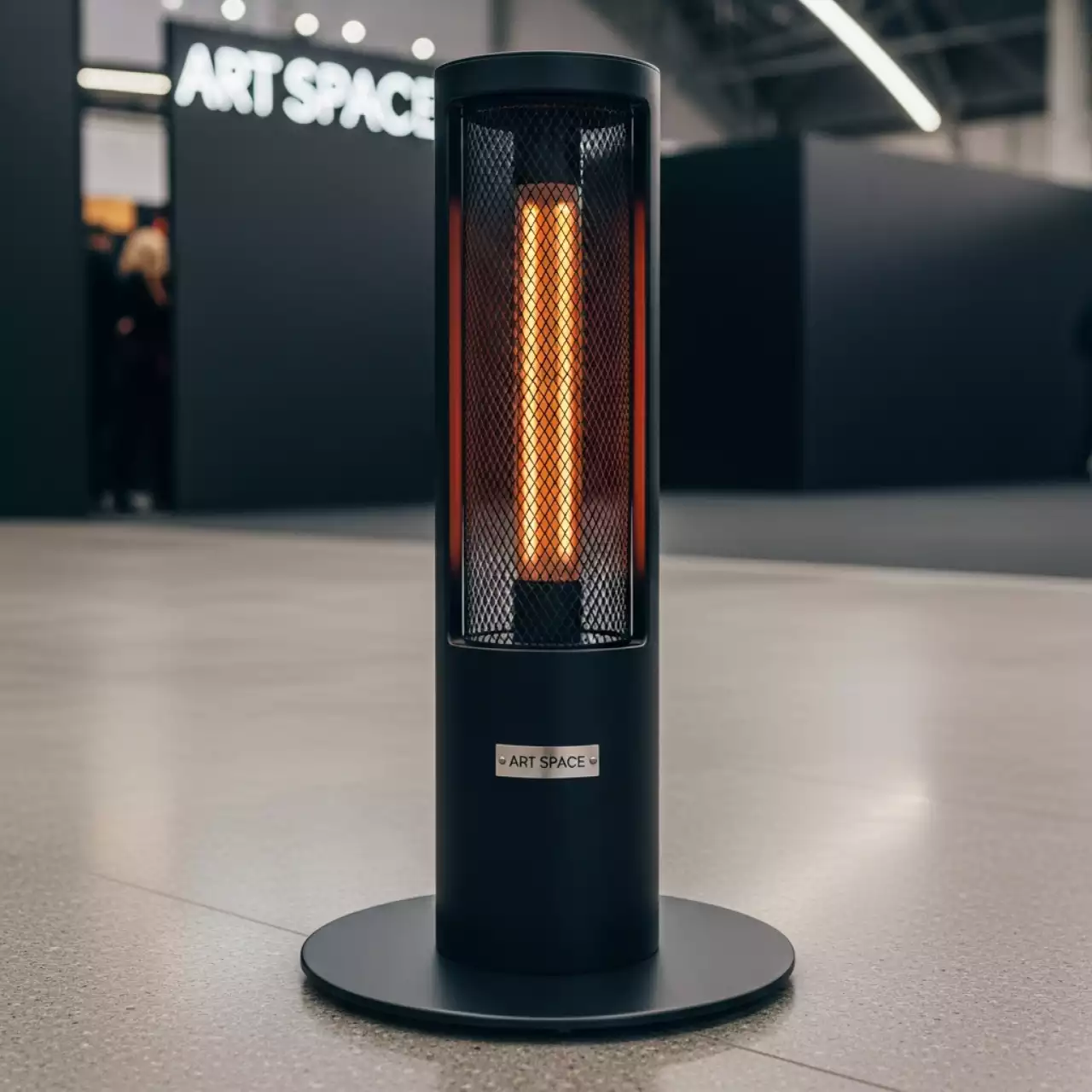 Аренда Обогреватель напольный электрический Hügett Gaea Black в Сириус Арене — ART SPACE