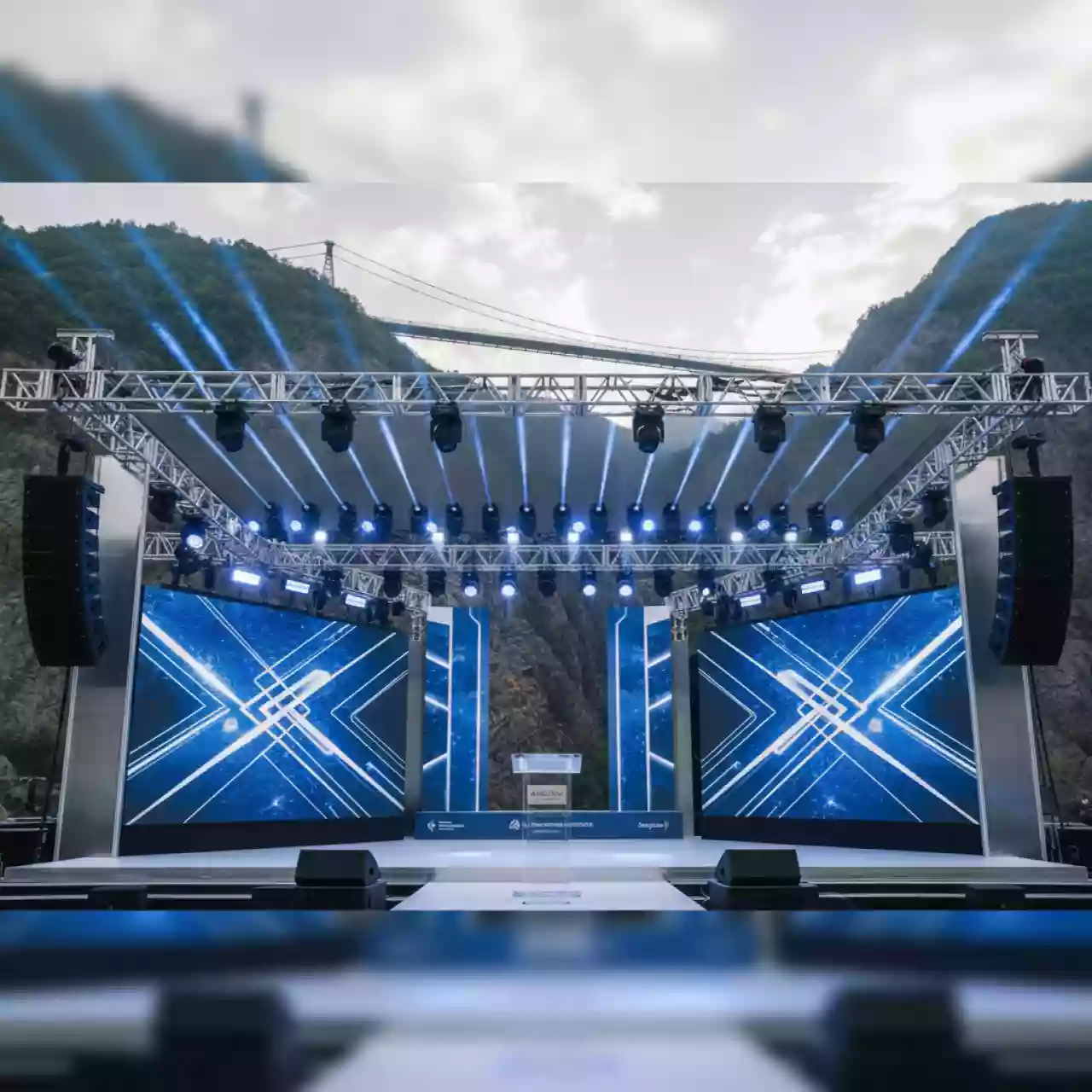 Аренда Оборудование для шоу звук свет видео сцена в Skypark Sochi — ART SPACE