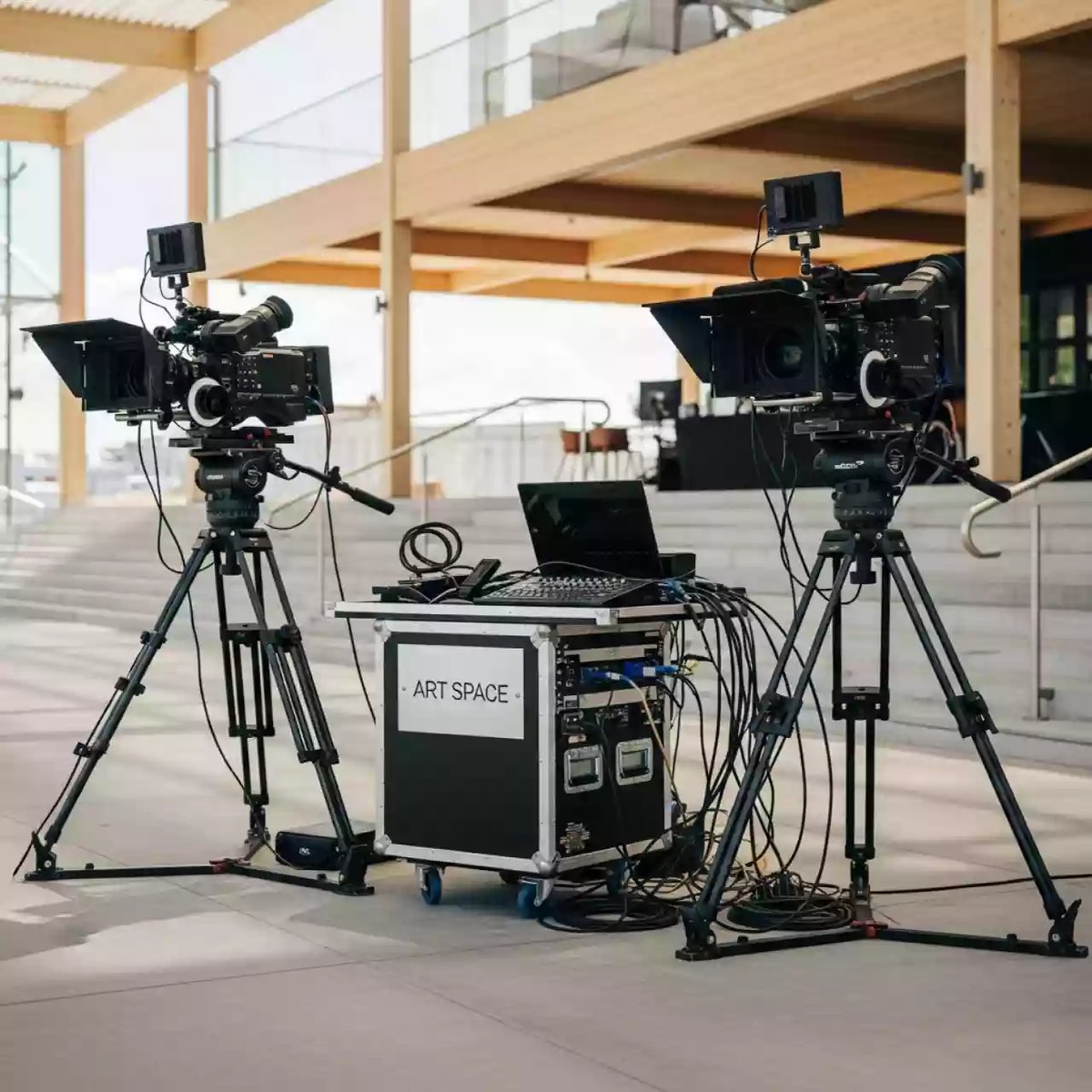 Аренда Оборудование для трансляции на Медальной площади — ART SPACE