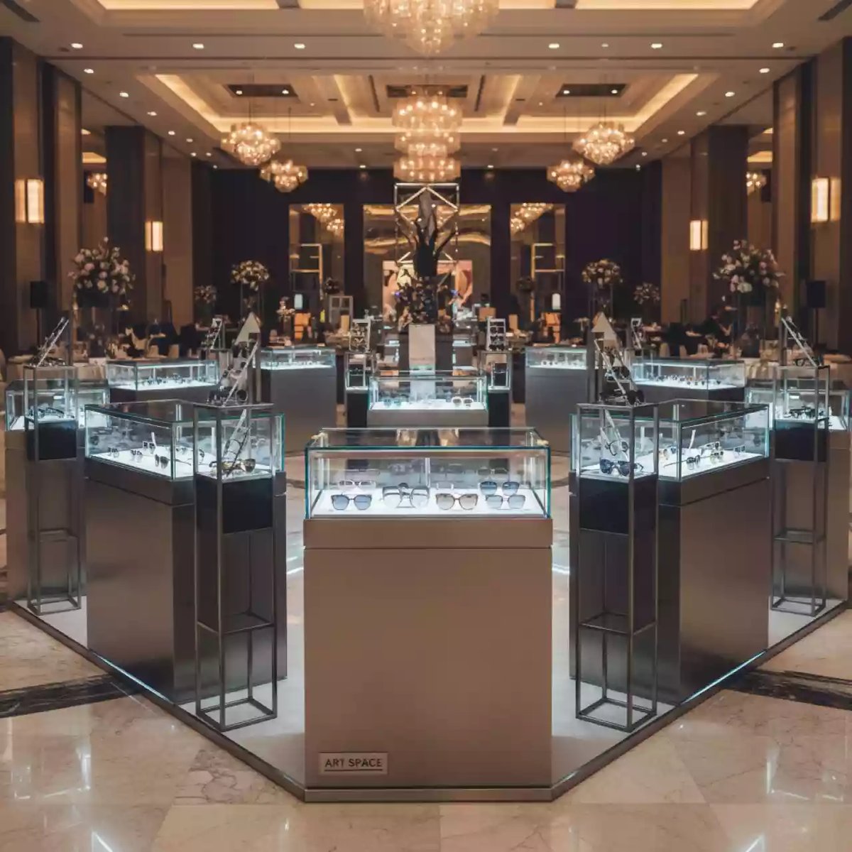 Аренда Оборудование торговое для салона оптики Еврооптика в Radisson Collection Paradise — ART SPACE