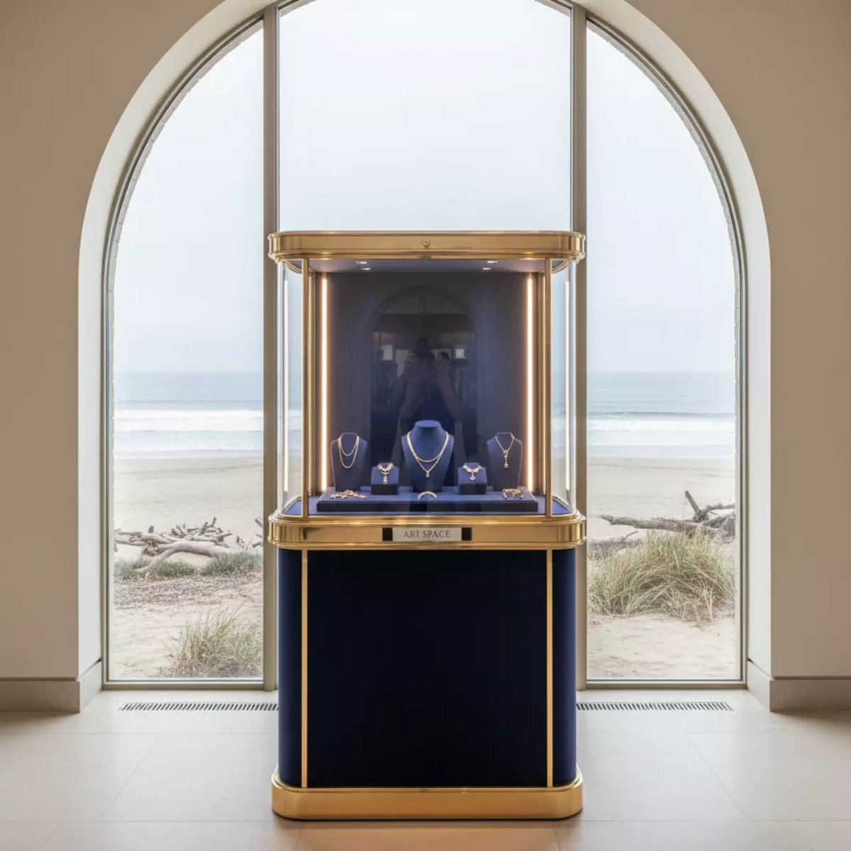 Аренда Оборудование торговое ювелирное в пляжном клубе Del Mar — ART SPACE