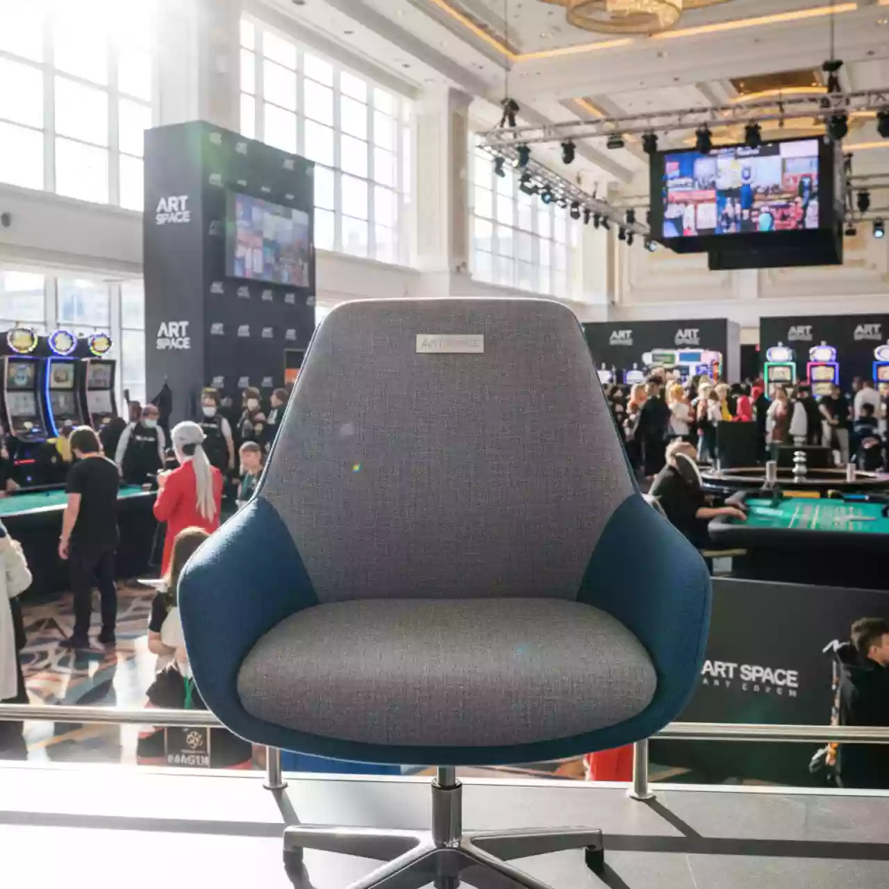 Аренда Офисное кресло с обивкой Lady B Pop в казино «Сочи» — ART SPACE