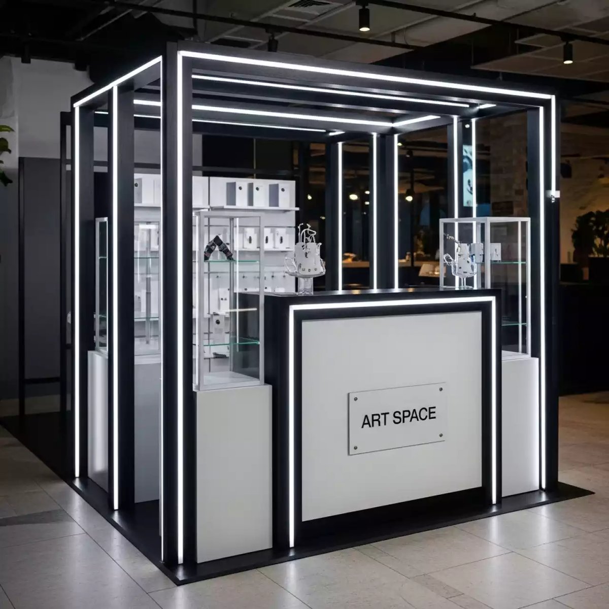 Аренда Островок торговый Estel Haute Couture 1.47х1.5 м 2,2 м² в ресторане «Плакучая Ива» — ART SPACE