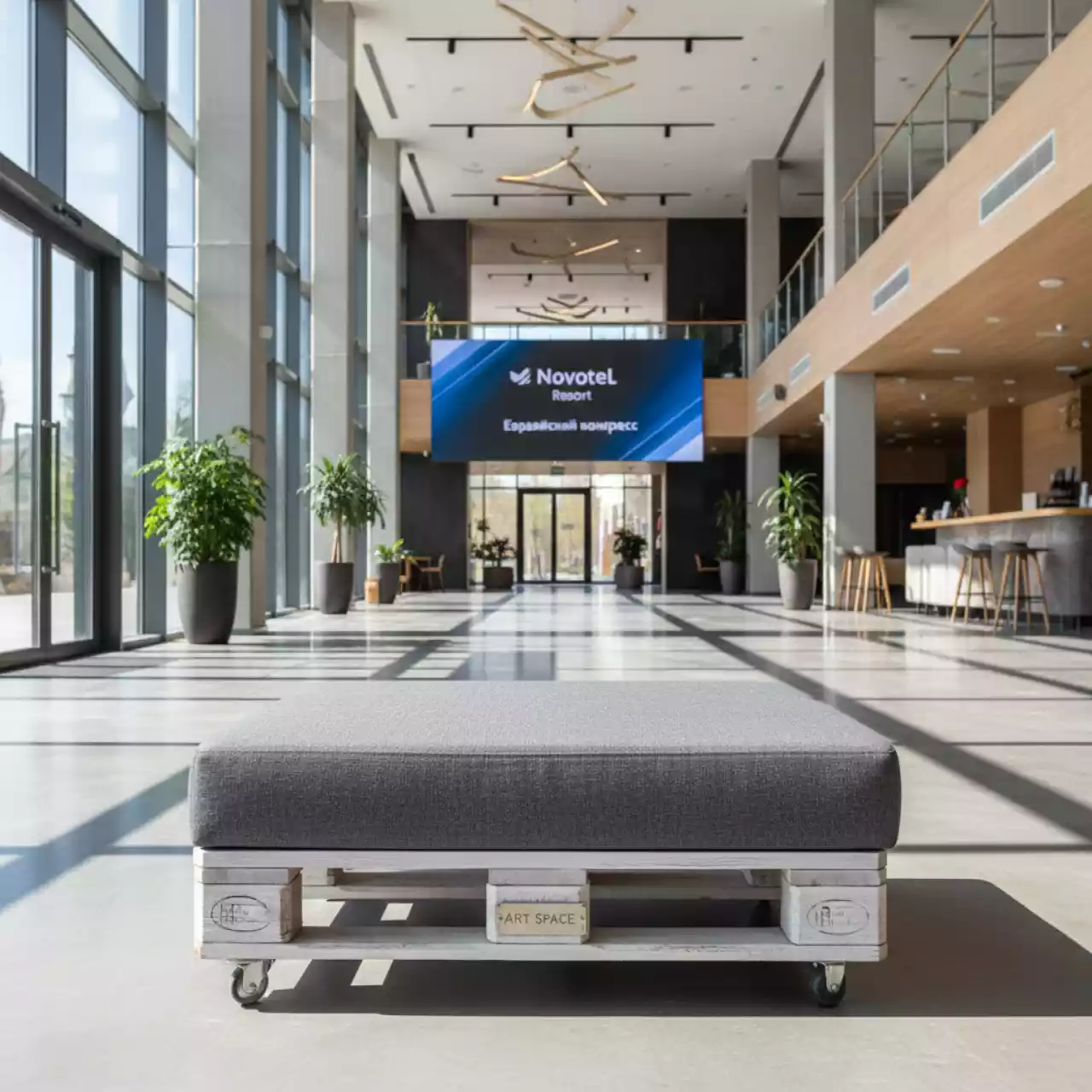 Аренда Оттоманка из паллет Wood pallet серая в Novotel Resort — ART SPACE