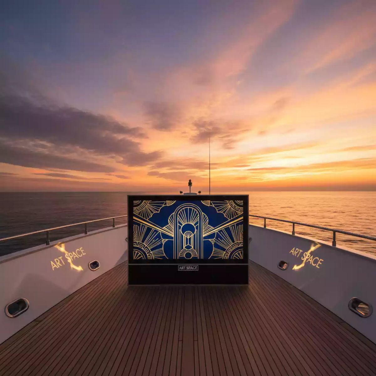 Аренда Панель информационная Flame DS1V55FT700 55 дюймов 4K UHD 700 кд м² 24 7 на VIP теплоходе (Морпорт Сочи) — ART SPACE