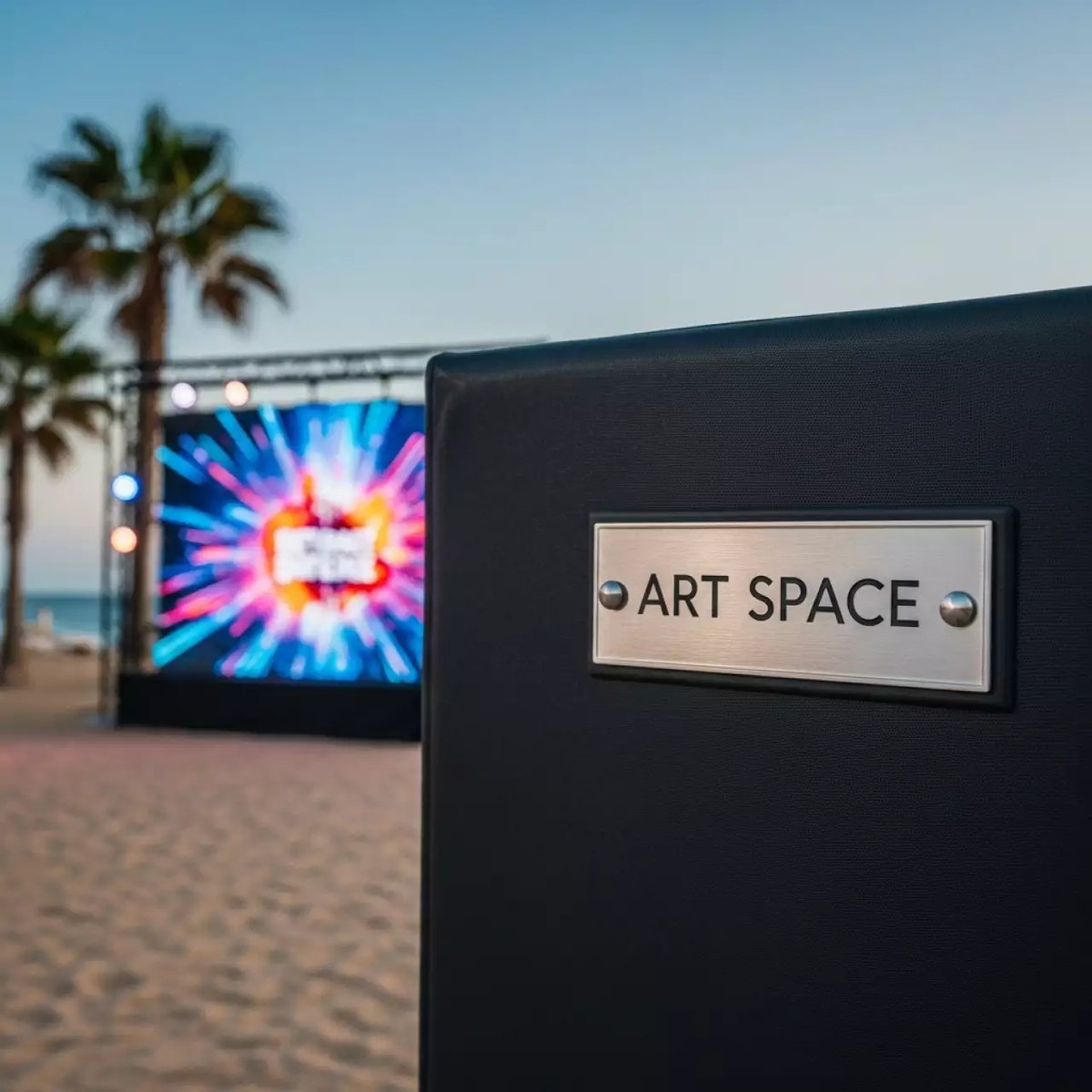 Аренда Панель профессиональная EWIN DE75M 75 дюймов на пляже «Мандарин» — ART SPACE