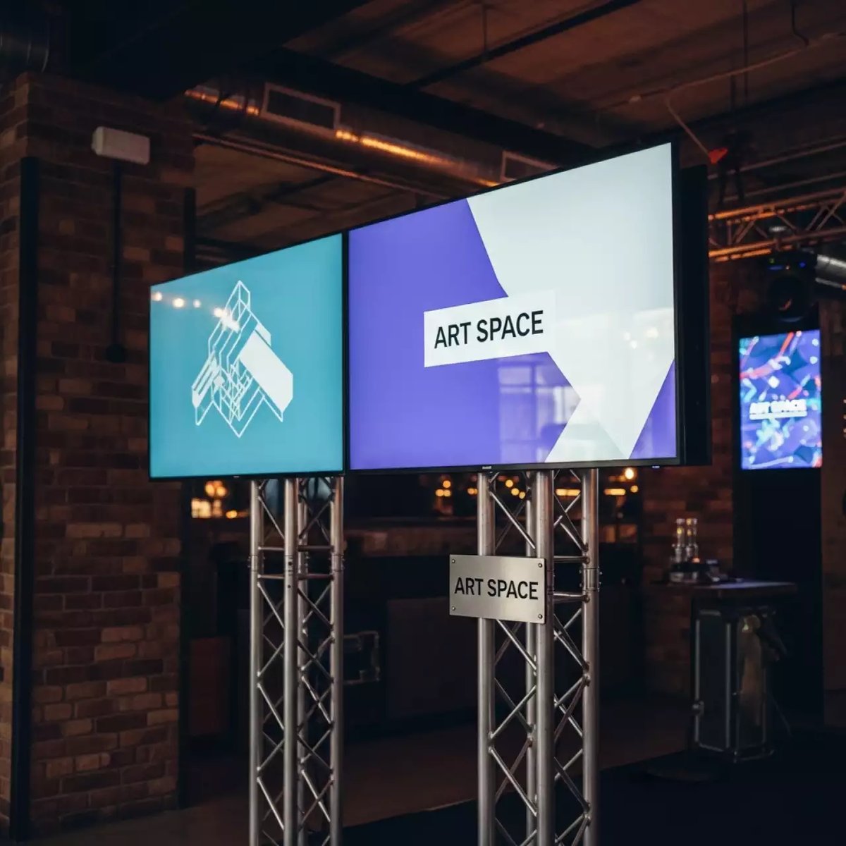 Аренда Панель профессиональная Lumien LWSD4901FHD с двумя экранами 49 дюймов в ресторане «Магеллан» — ART SPACE